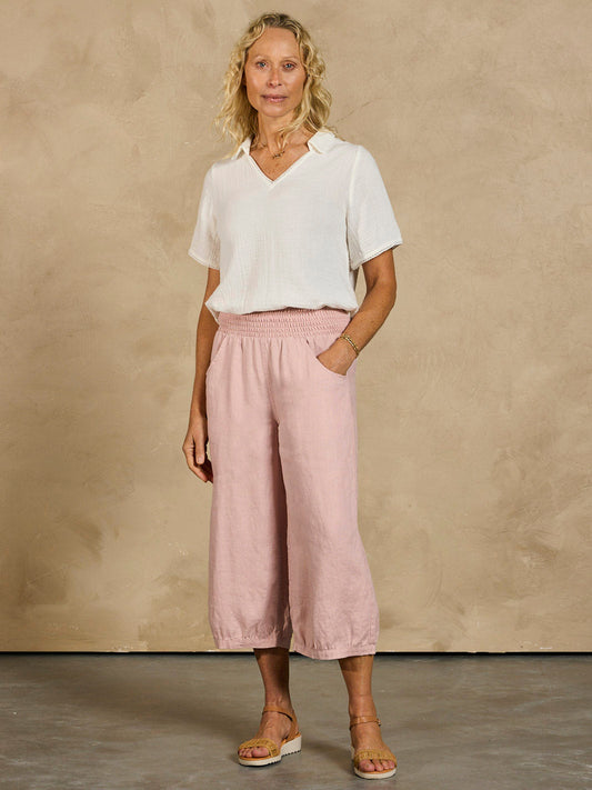 Model wearing Model wearing Marrakech Linen Pants Dusty Pink