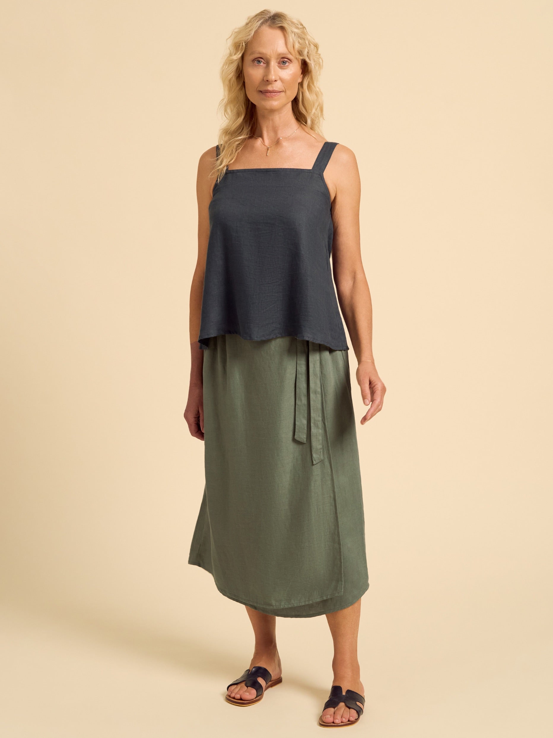 Soella Linen Top Charcoal