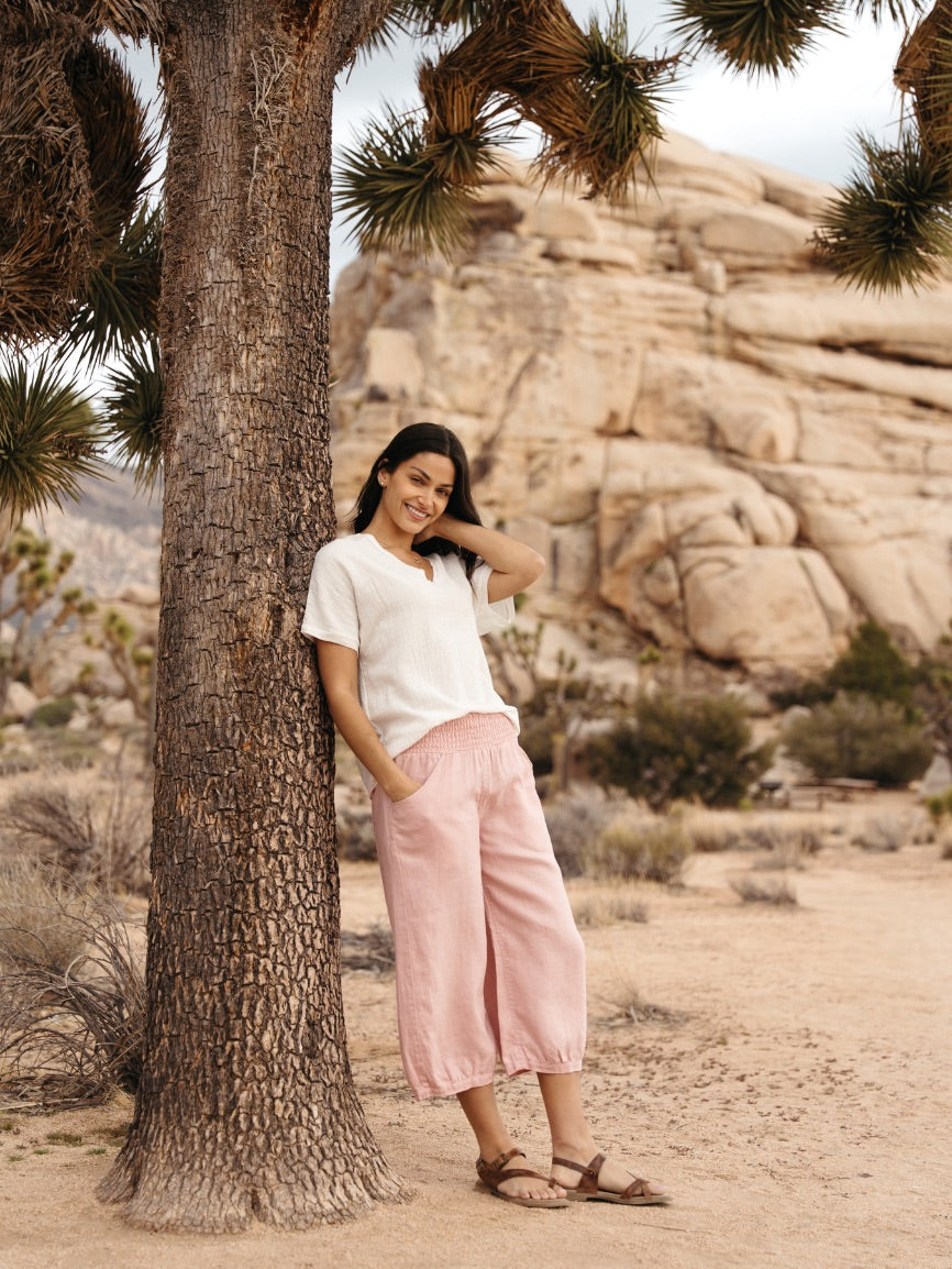 Model wearing Model wearing Marrakech Linen Pants Dusty Pink