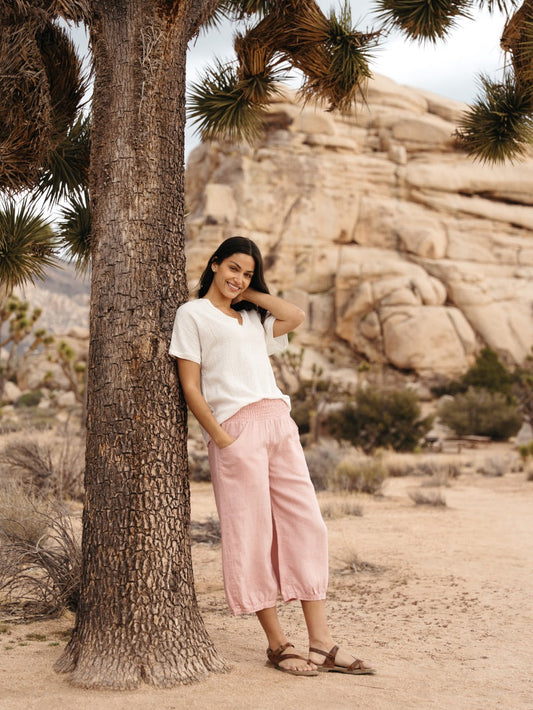 Model wearing Model wearing Marrakech Linen Pants Dusty Pink