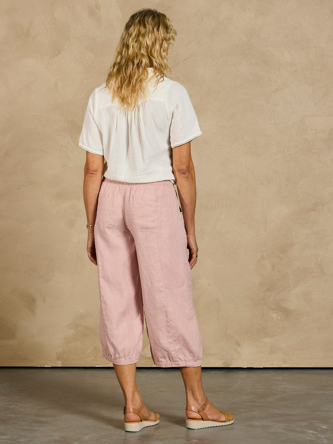 Model wearing Model wearing Marrakech Linen Pants Dusty Pink
