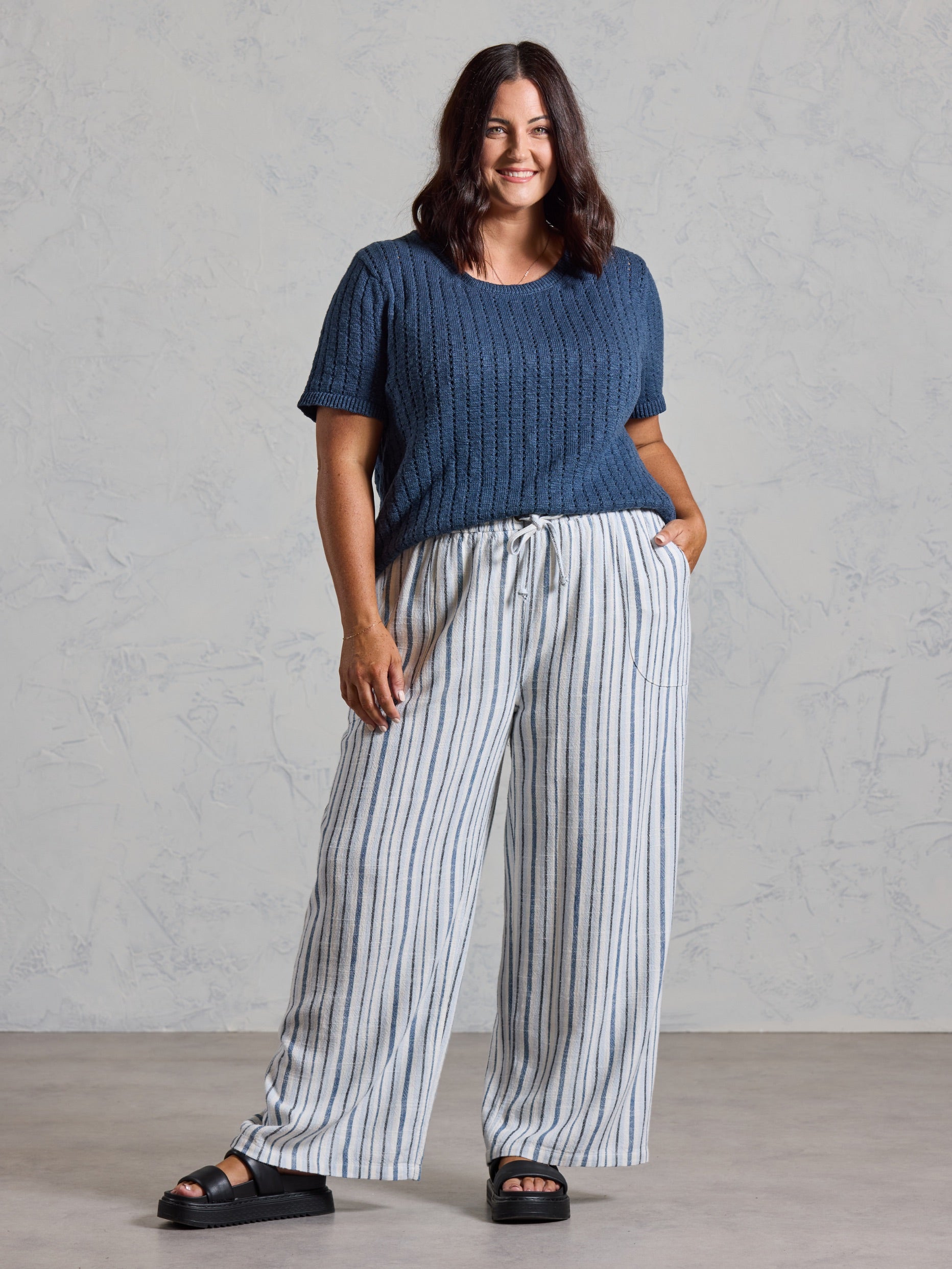 Curve model in the Jolie Linen Blend Trousers in coastal blue, styled with a navy knit top.